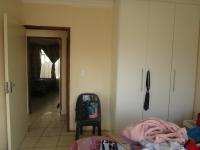 Bed Room 1 - 12 square meters of property in Krugersdorp