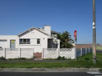 6 Bedroom 2 Bathroom Cluster for Sale for sale in Manenberg