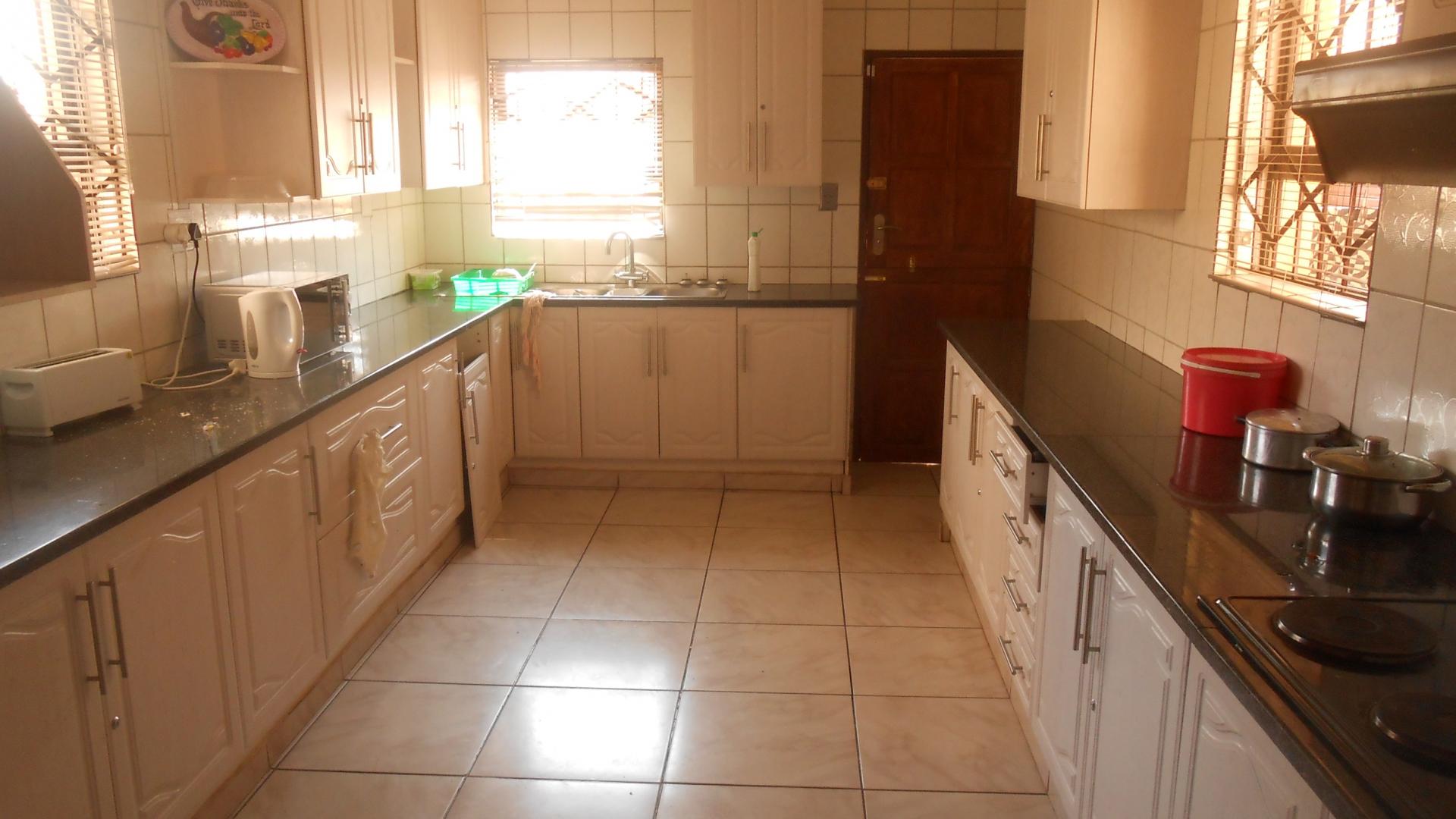 Kitchen - 29 square meters of property in Bronkhorstspruit
