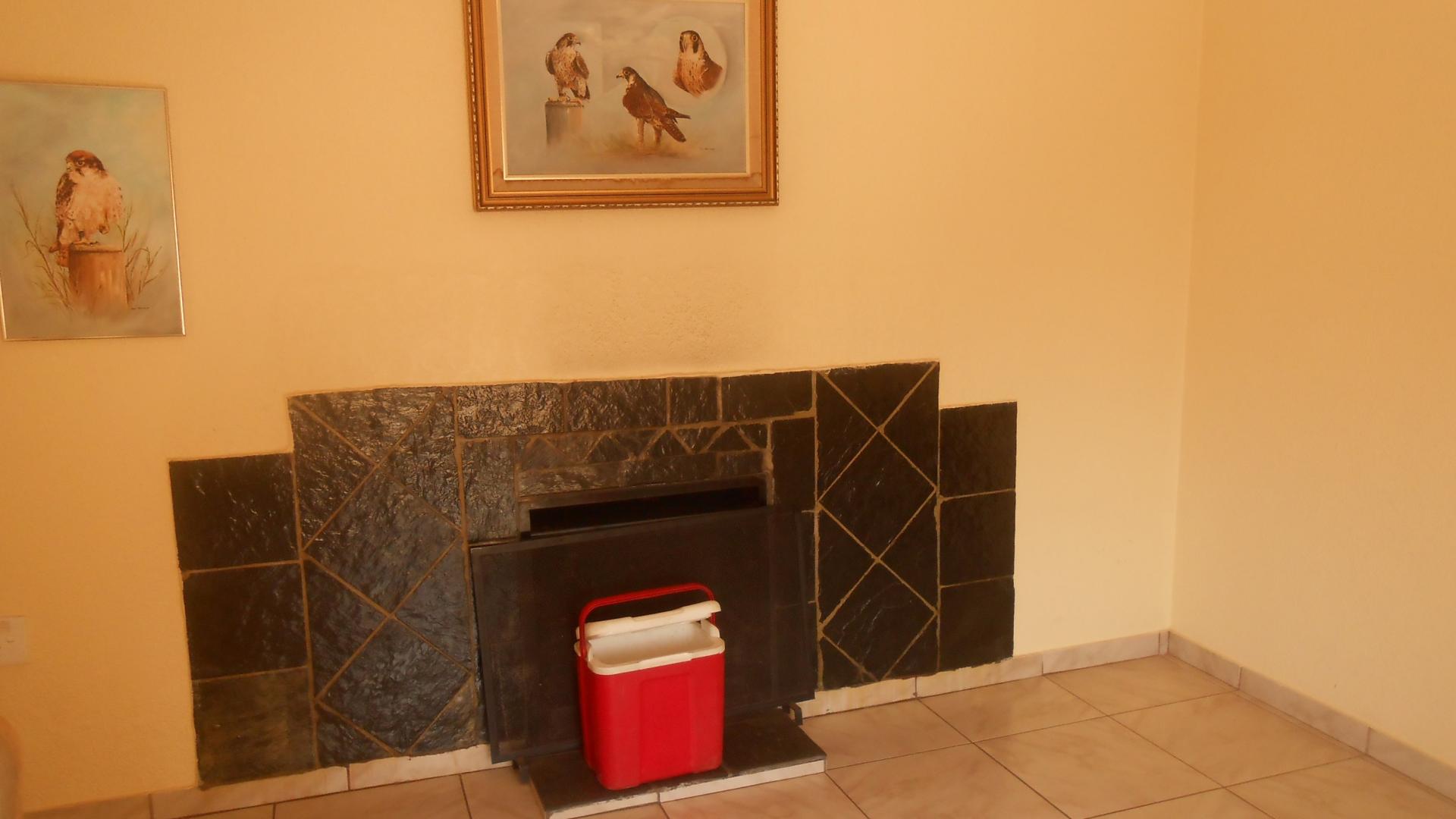 Lounges - 44 square meters of property in Bronkhorstspruit