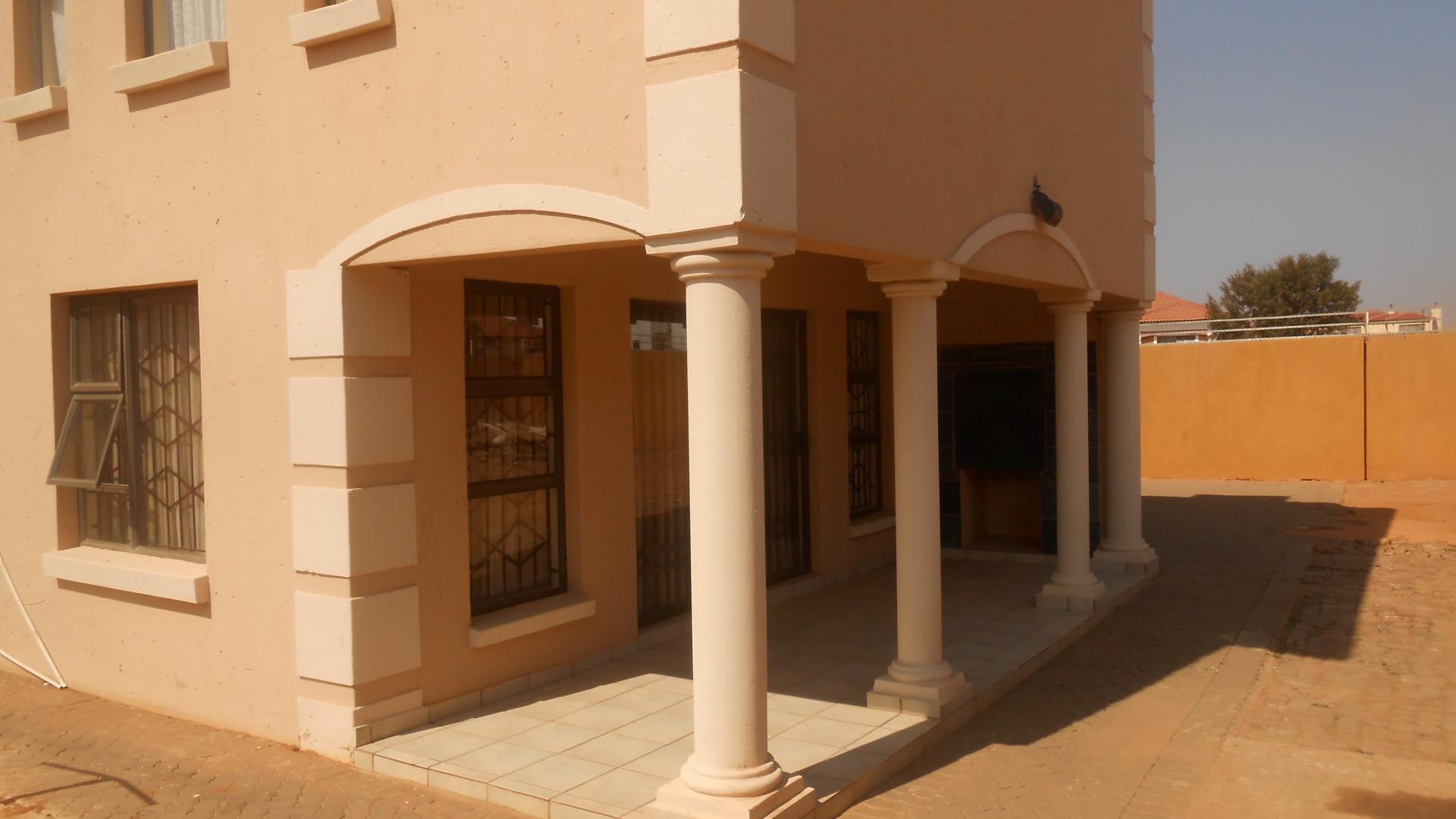 Backyard of property in Bronkhorstspruit