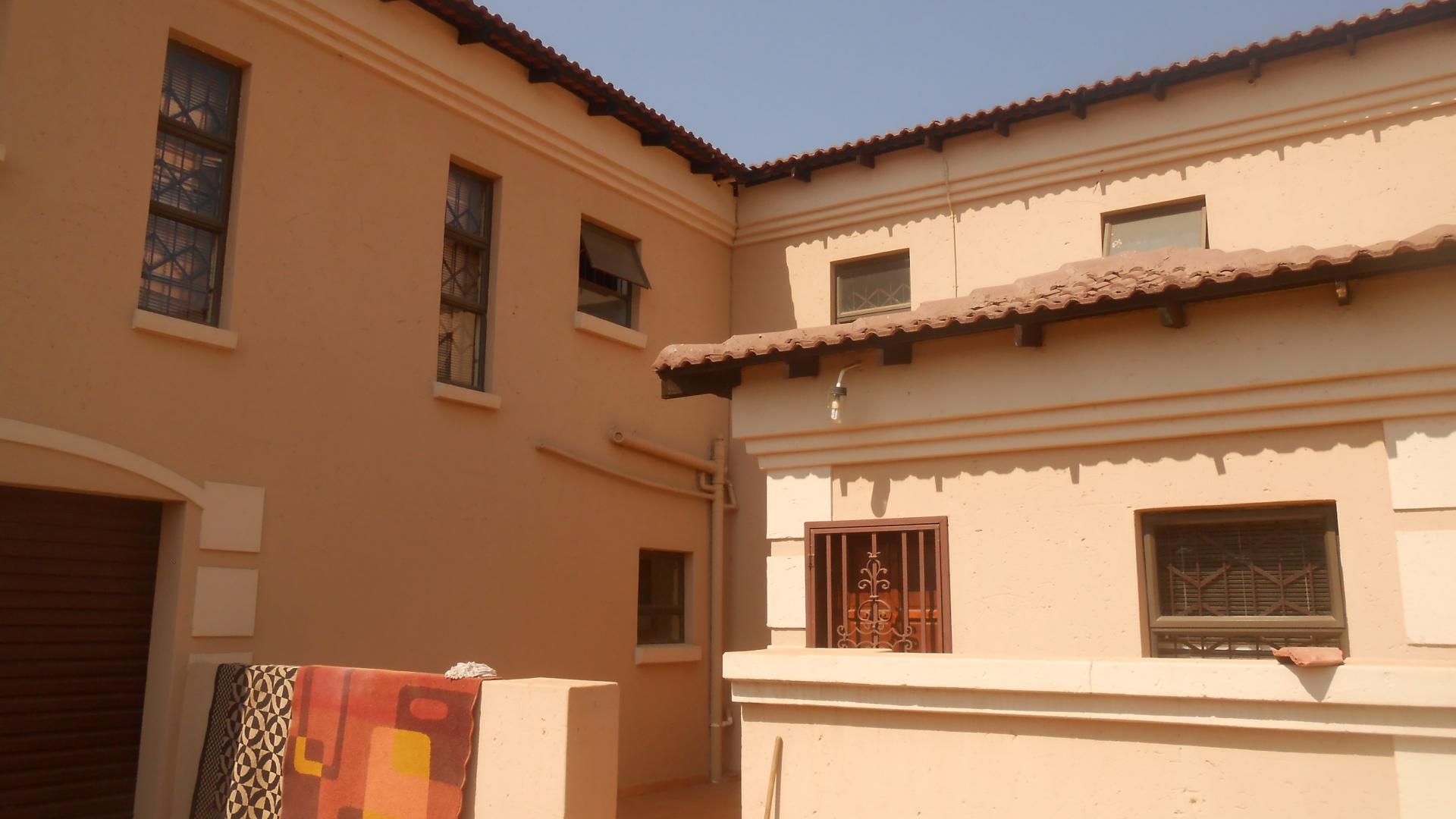 Backyard of property in Bronkhorstspruit