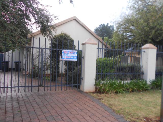 Front View of property in Weltevreden Park