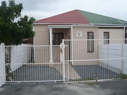 2 Bedroom House for Sale For Sale in Parow Central - Private Sale - MR04241