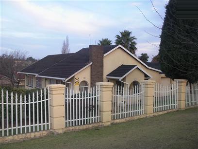 3 Bedroom House to Rent in Roodepoort - Property to rent - MR04373