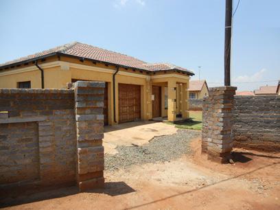 Front View of property in Vosloorus