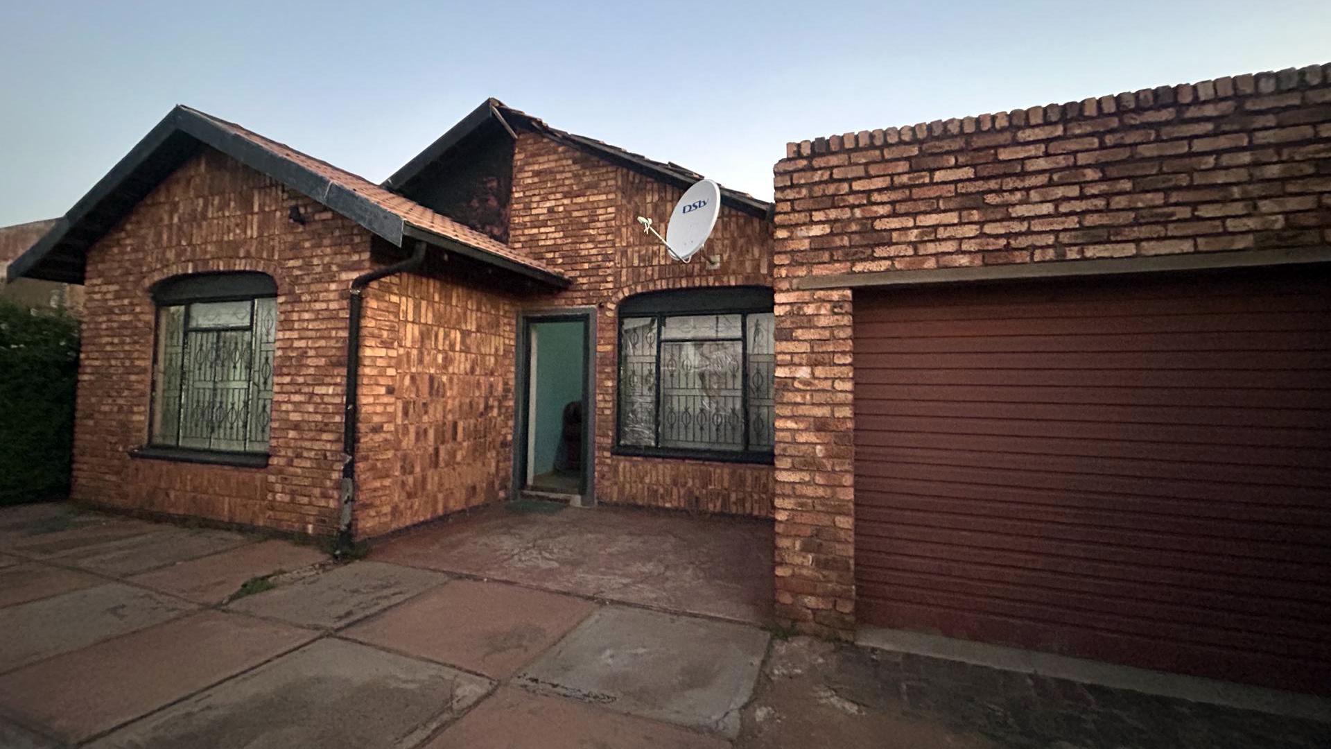 Front View of property in Kagiso