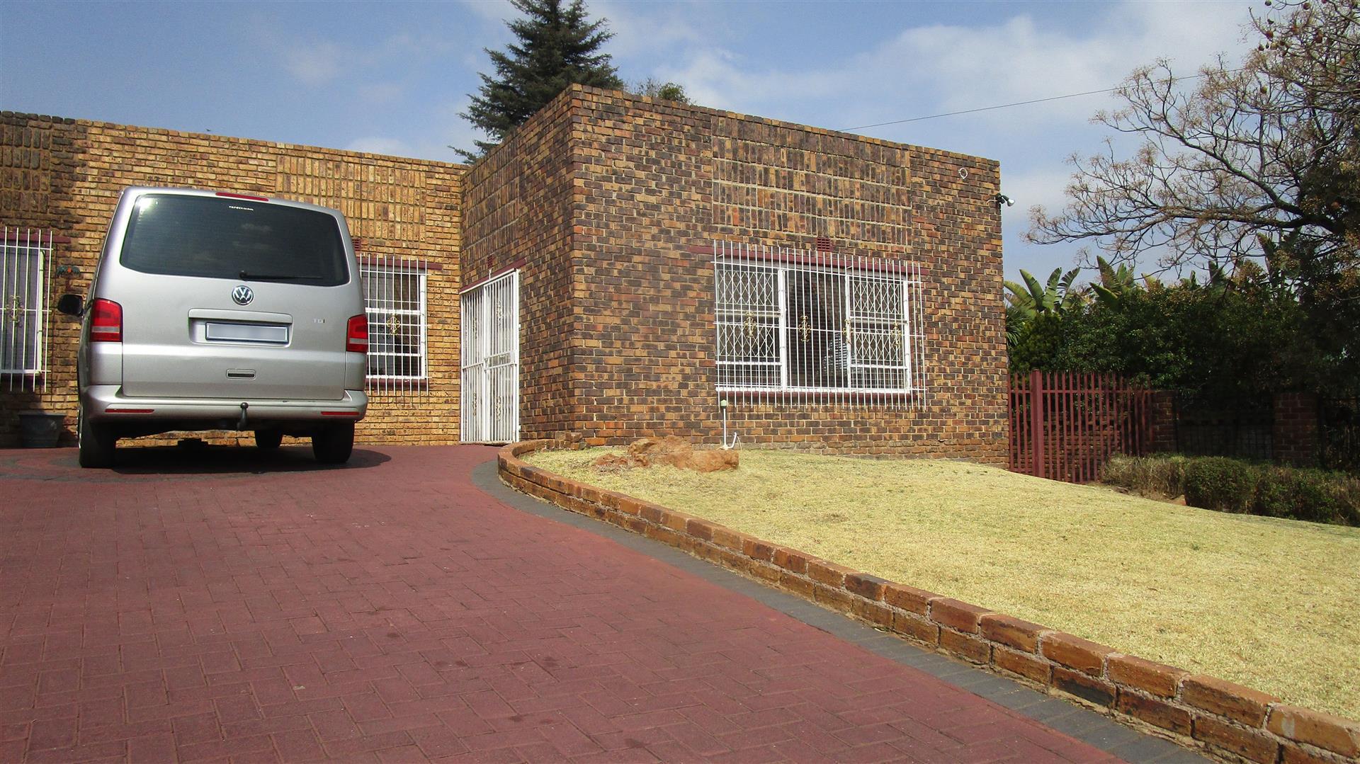 Front View of property in Wilropark