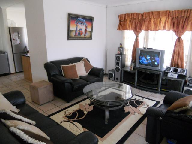 Lounges - 16 square meters of property in Zandspruit
