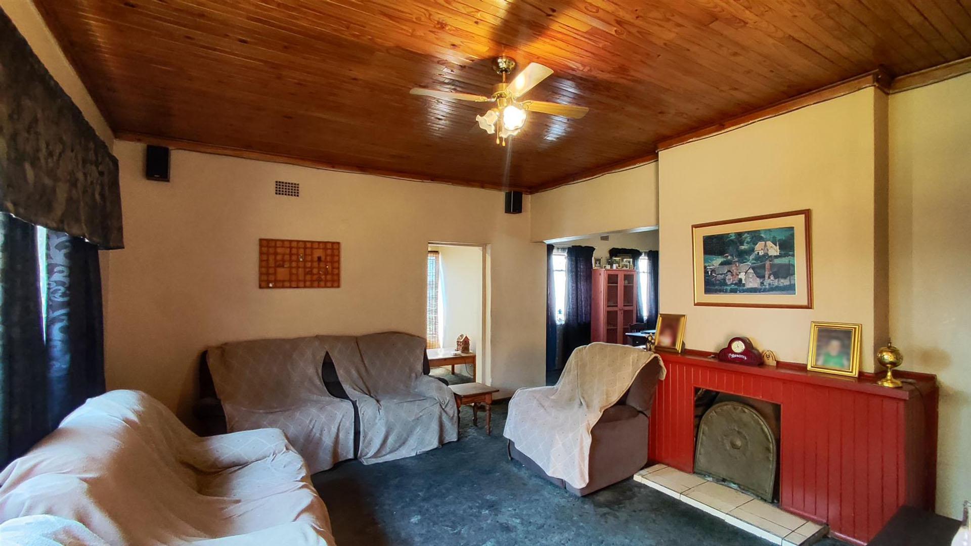 Lounges - 42 square meters of property in Cinderella