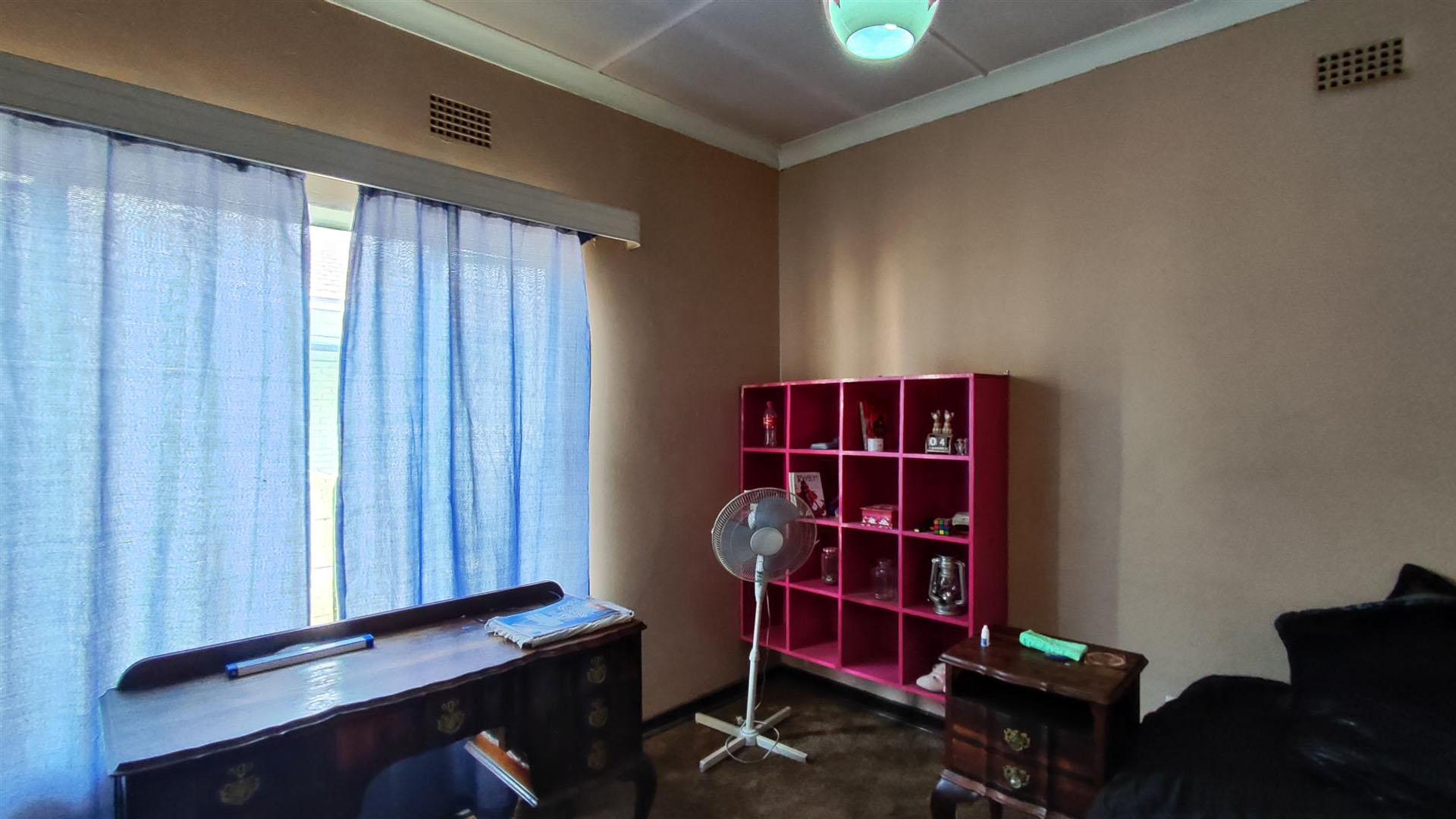 Bed Room 2 - 12 square meters of property in Cinderella