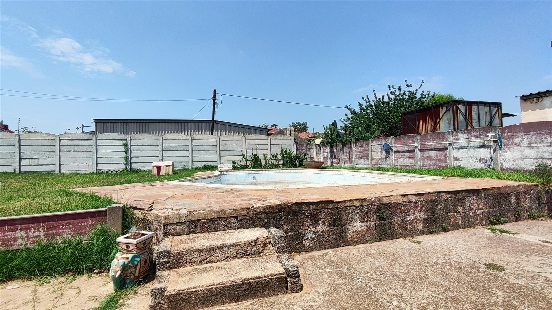 Garden of property in Cinderella