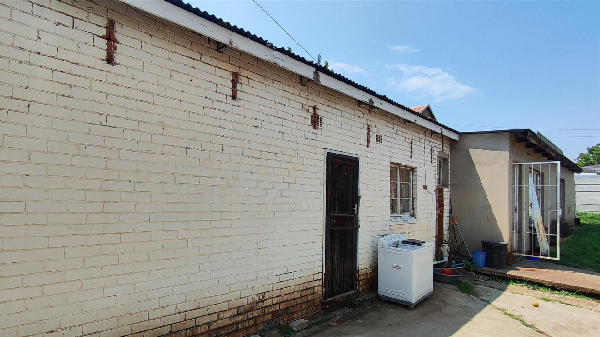 Front View of property in Cinderella