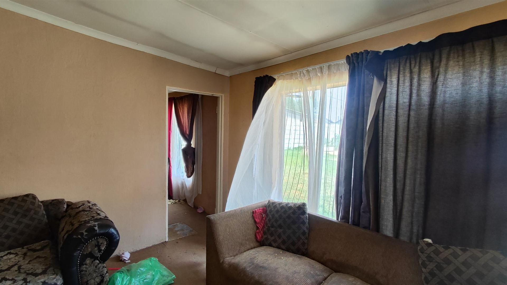 Lounges - 42 square meters of property in Cinderella