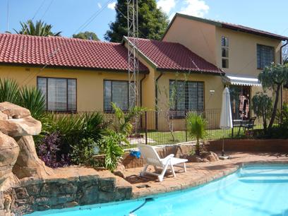 4 Bedroom House for Sale For Sale in Weltevreden Park - Private Sale - MR05224