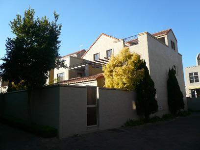 2 Bedroom Duplex for Sale For Sale in Sunninghill - Private Sale - MR052644