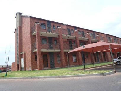 Front View of property in Karenpark