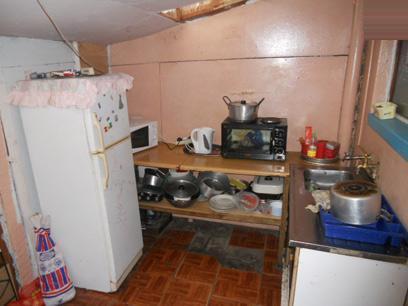 Kitchen - 8 square meters of property in Zeekoei Vlei