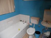 Main Bathroom - 3 square meters of property in Zeekoei Vlei
