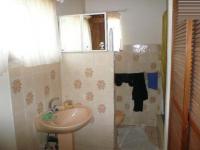 Main Bathroom - 9 square meters of property in Bronberg