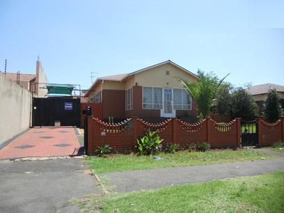 Front View of property in Crosby