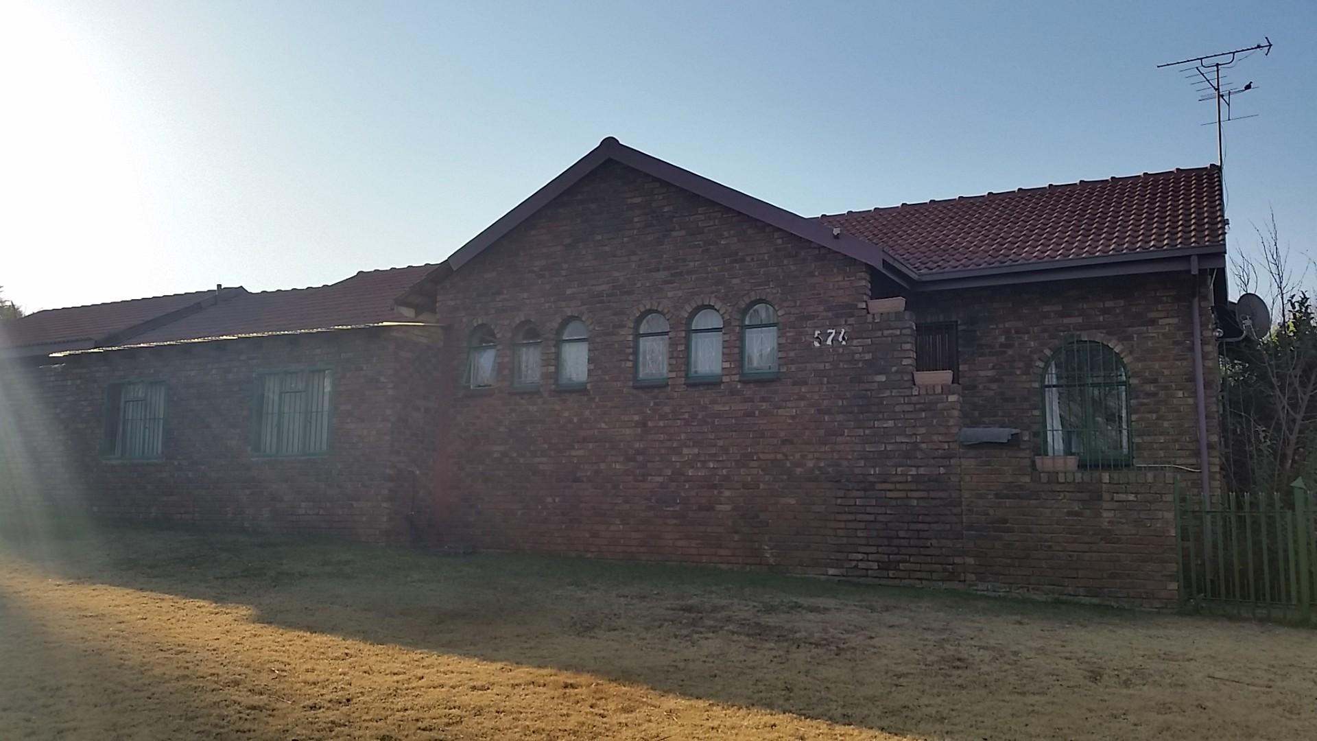 Front View of property in Garsfontein