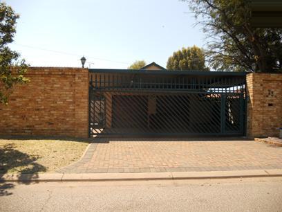 Front View of property in Mayberry Park