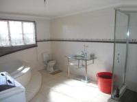 Main Bathroom - 15 square meters of property in Boksburg