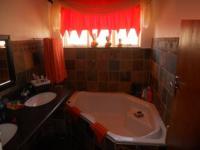 Main Bathroom - 7 square meters of property in Witfield