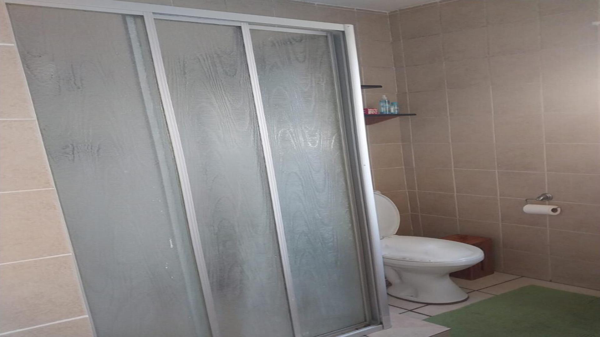 Bathroom 1 of property in Parkrand