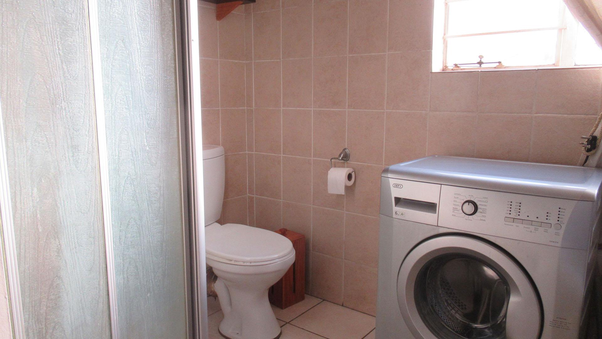 Bathroom 1 - 6 square meters of property in Parkrand