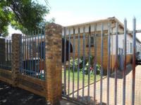 Front View of property in Bezuidenhout Valley