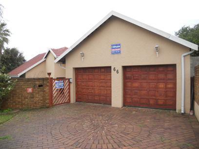 Front View of property in Glen Marais