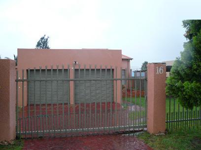 Front View of property in The Reeds