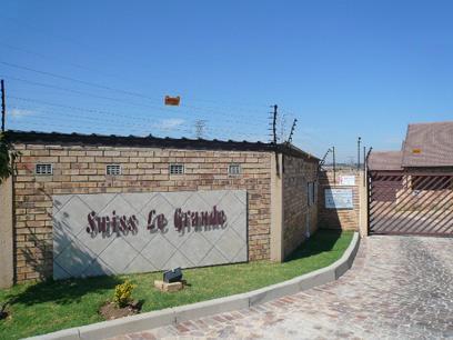 Front View of property in Rooihuiskraal North