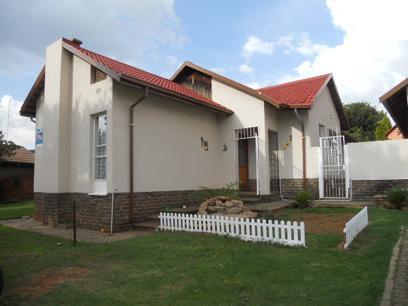 3 Bedroom House for Sale For Sale in Roodepoort West - Home Sell - MR064466