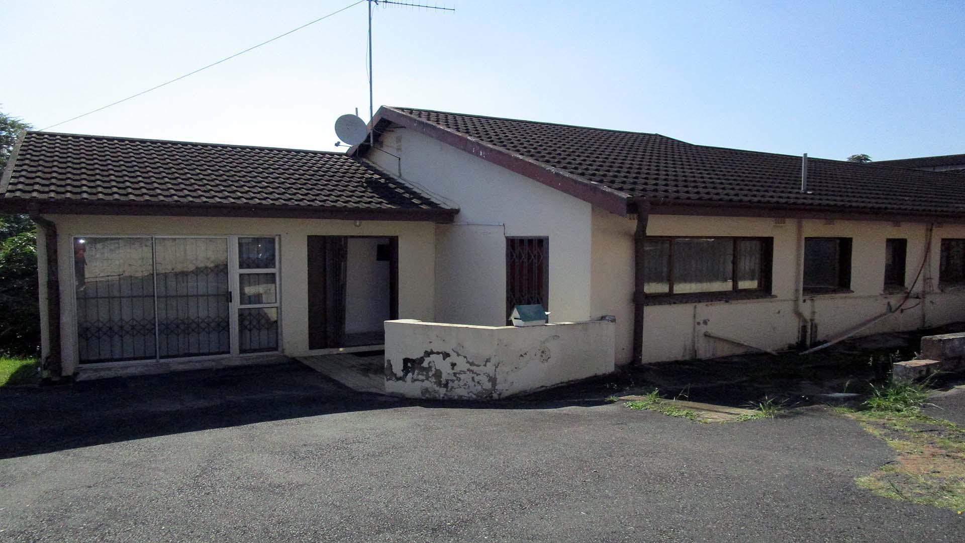 Front View of property in Reservior Hills