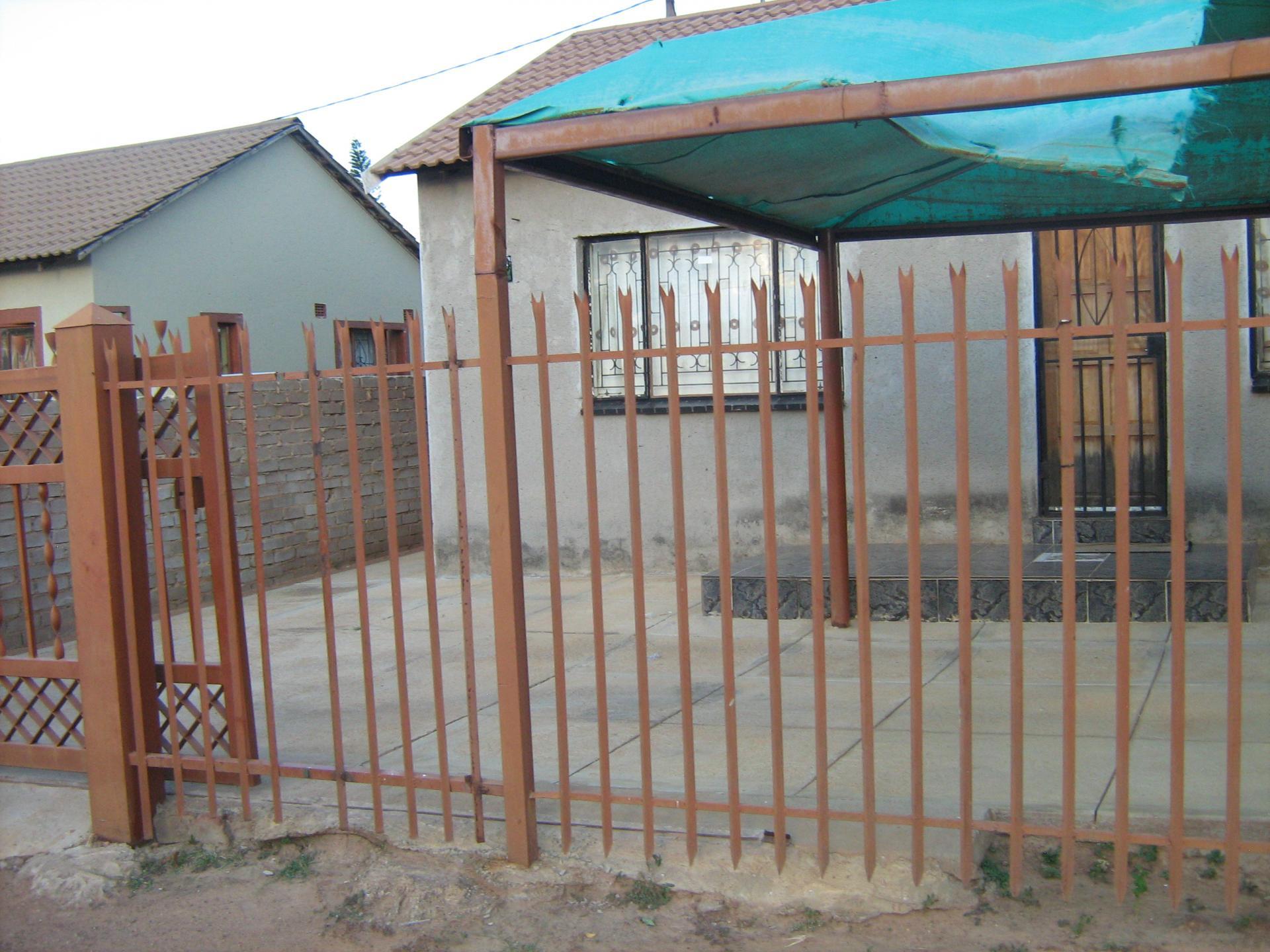 Front View of property in Lethlabile