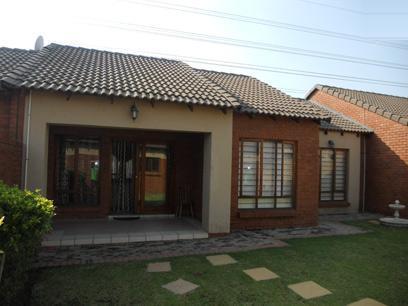 2 Bedroom Simplex for Sale and to Rent For Sale in Noordwyk - Private Sale - MR065992