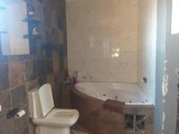Main Bathroom - 10 square meters of property in Mid-ennerdale