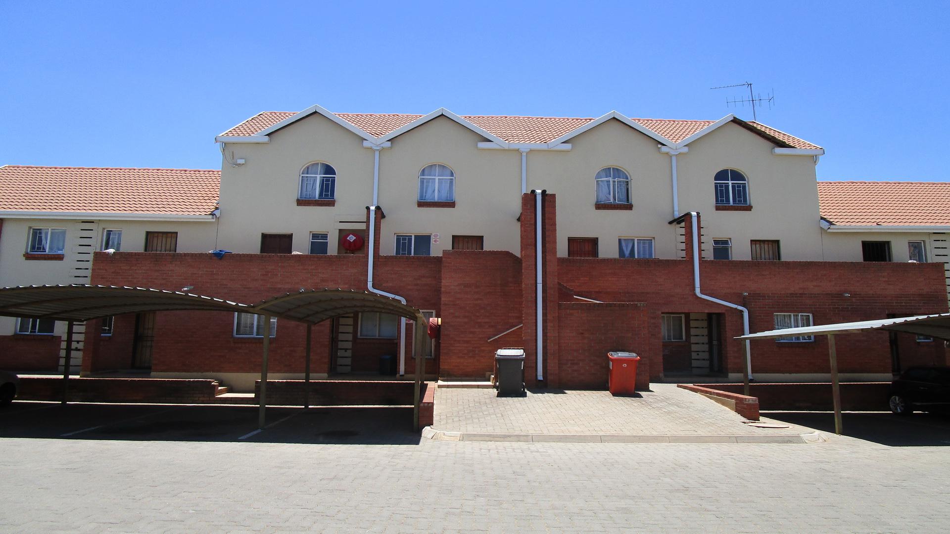 Front View of property in The Orchards