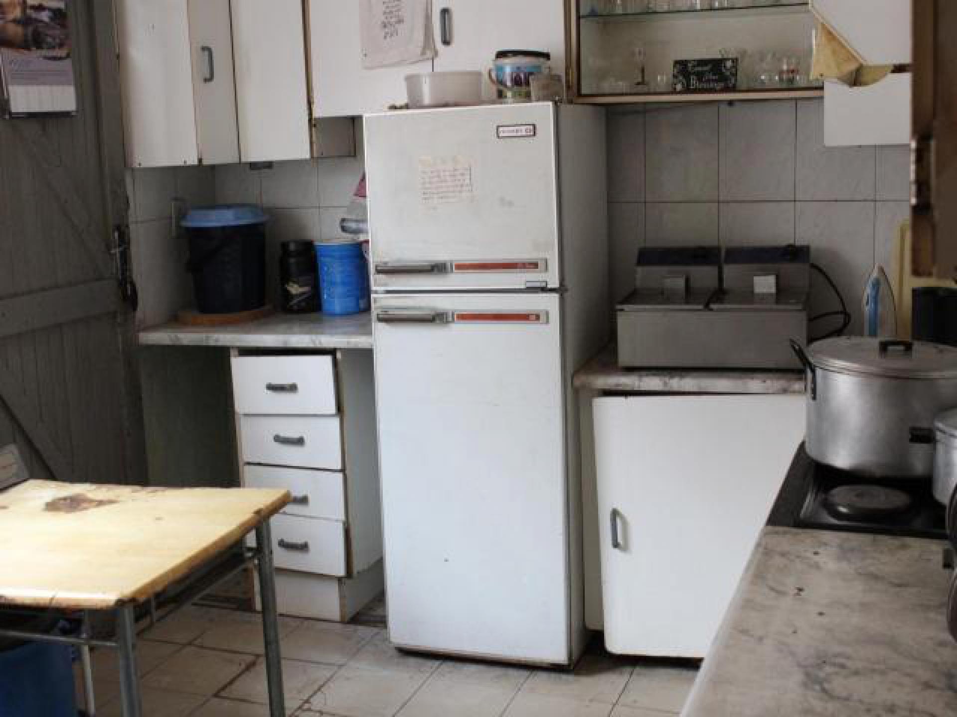 Kitchen - 11 square meters of property in Klipspruit West