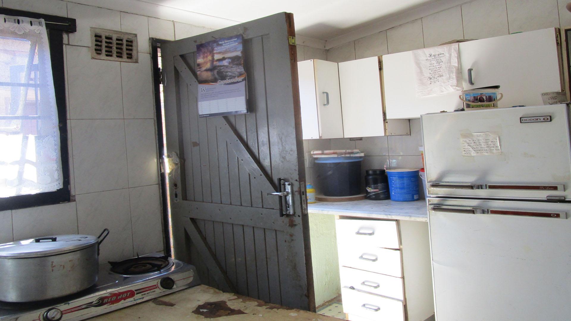 Kitchen - 11 square meters of property in Klipspruit West