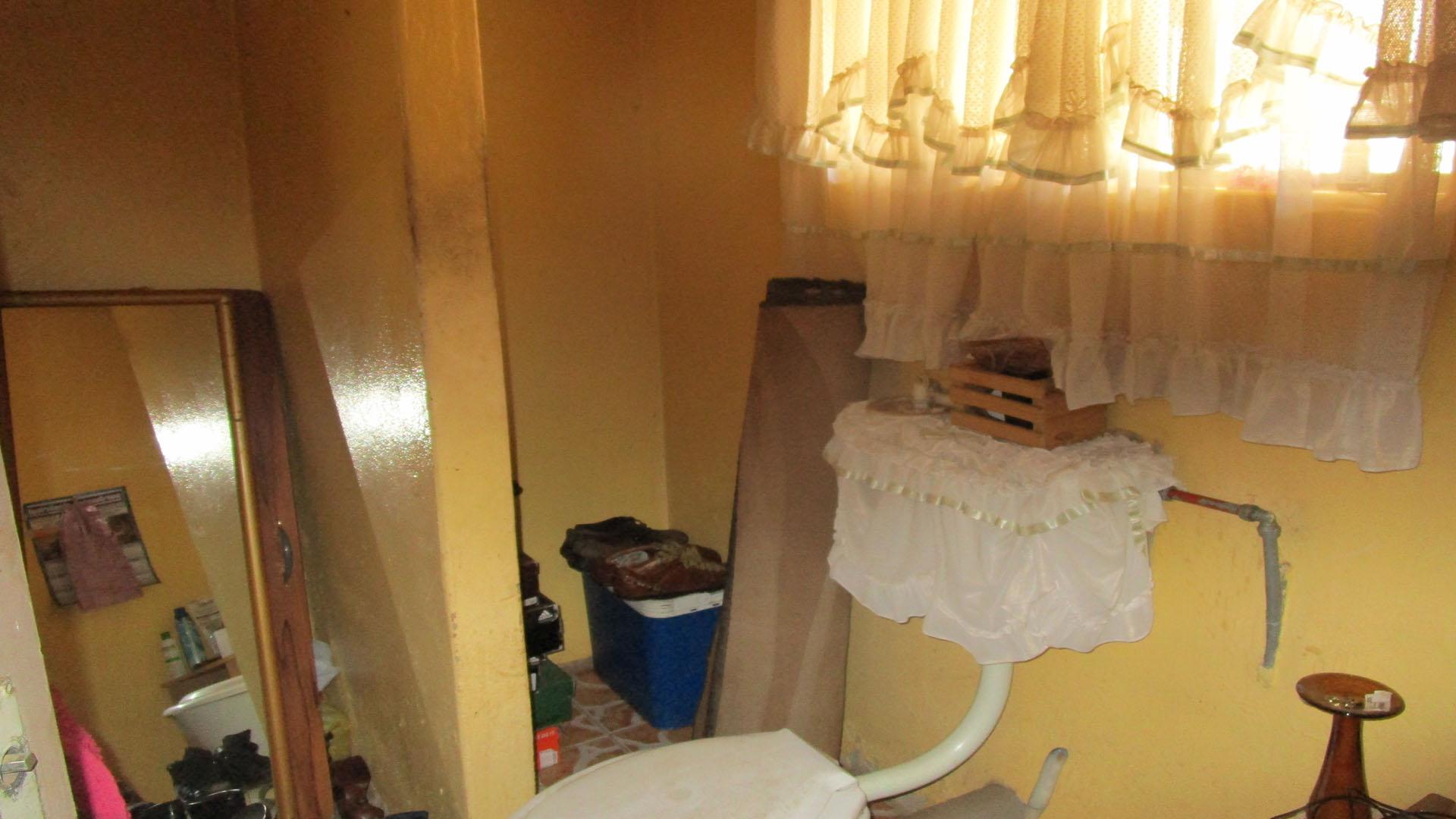 Staff Bathroom of property in Klipspruit West