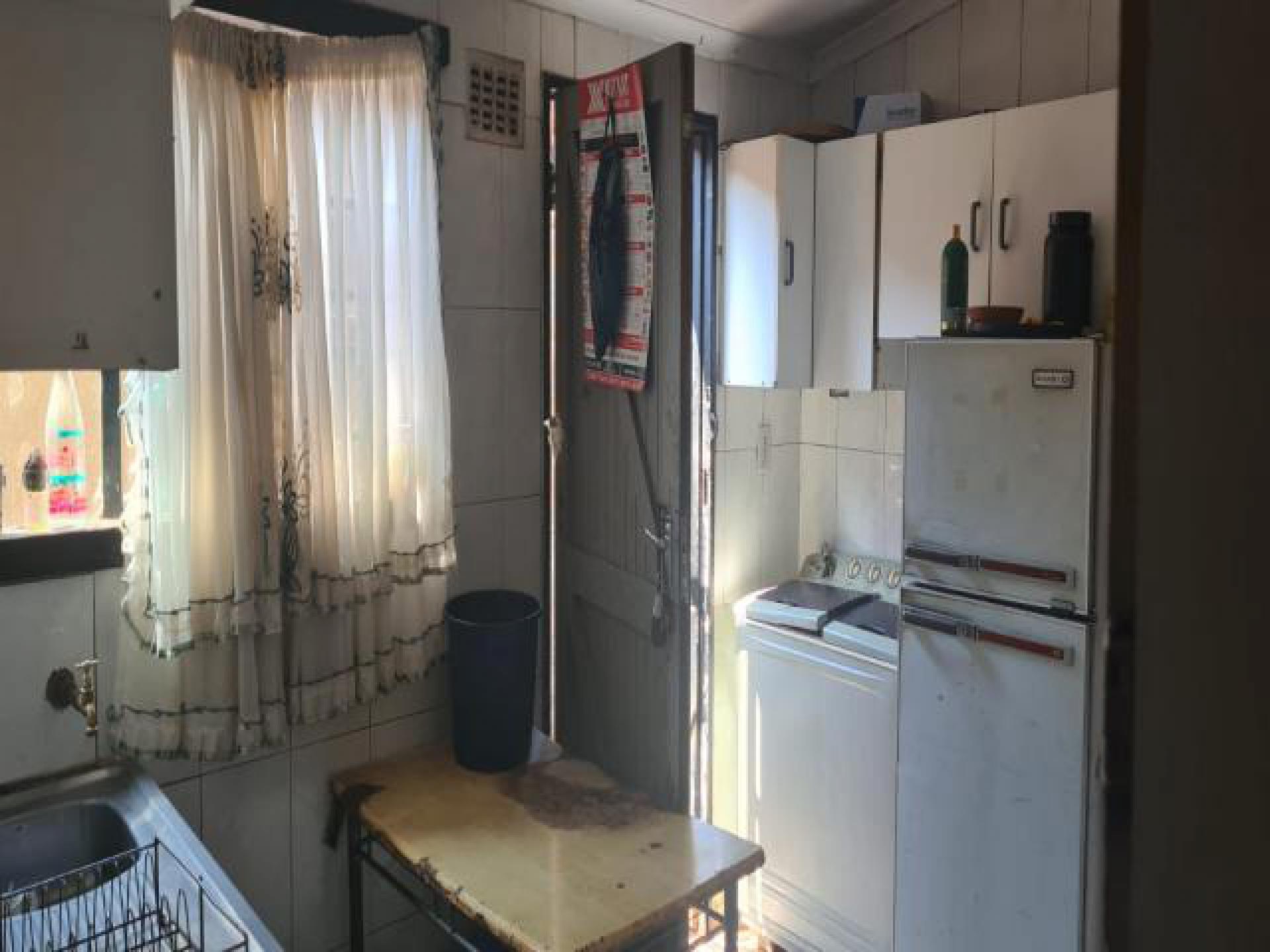 Kitchen - 11 square meters of property in Klipspruit West