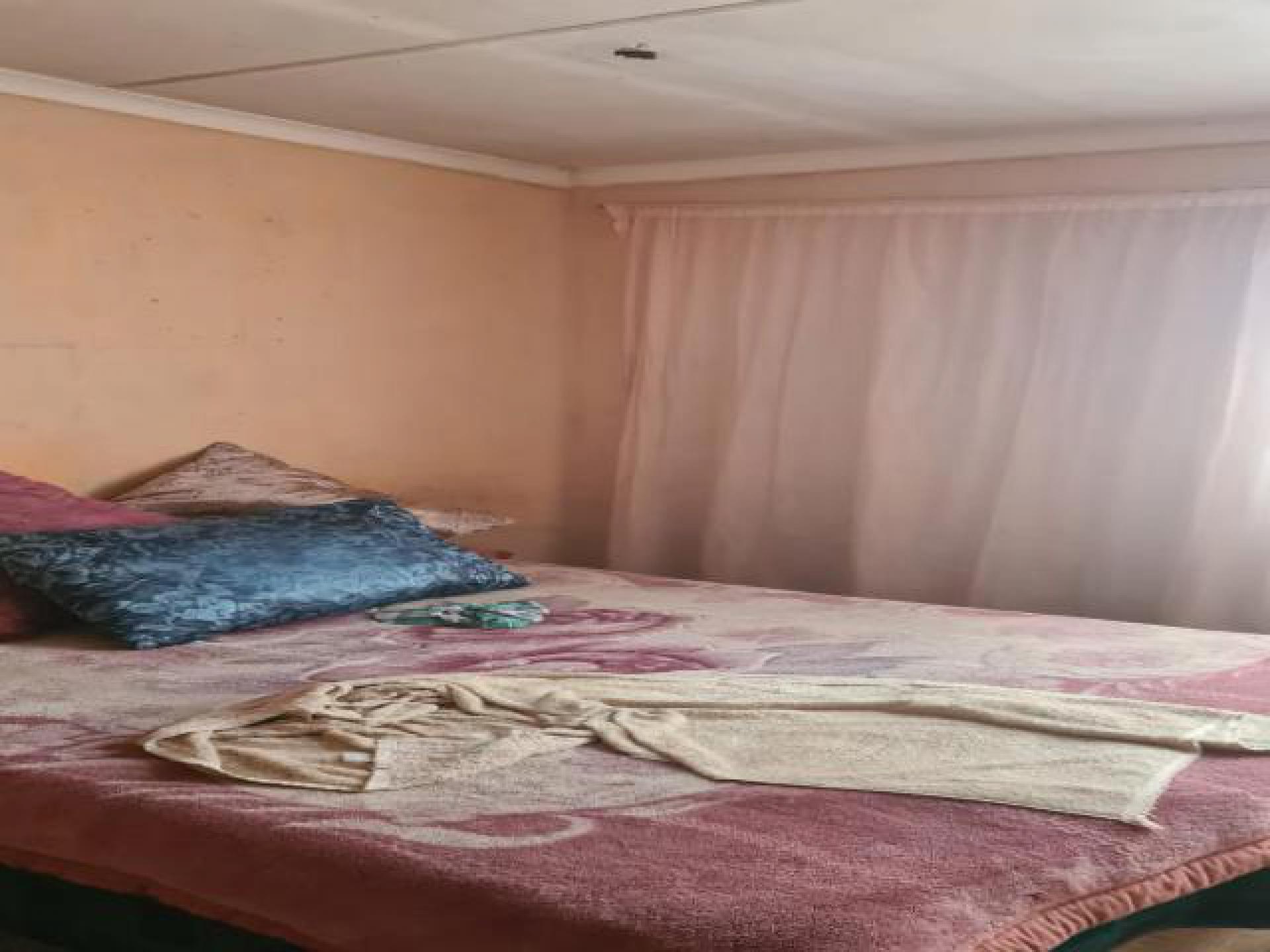 Bed Room 2 - 10 square meters of property in Klipspruit West