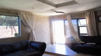 Lounges - 31 square meters of property in Klipspruit West