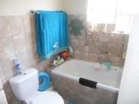 Main Bathroom - 6 square meters of property in Castleview