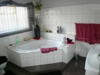 Main Bathroom - 10 square meters of property in Sundra