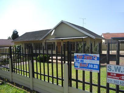 Front View of property in Alberton